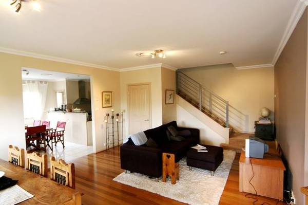 SET IN A MODERN GATED COMMUNITY Picture