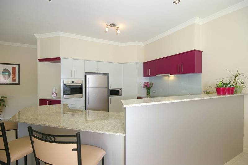 STUNNING HOME - LEAFY LOCATION Picture 2