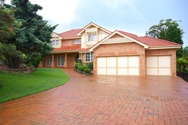 IMPRESSIVE FAMILY HOME Picture 1