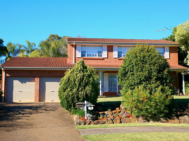 FAMILY HOME IN CHERRYBROOK UP FOR AUCTION Picture 1
