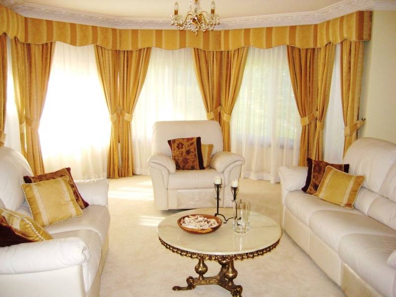 PRETTY AS A PICTURE Picture 2