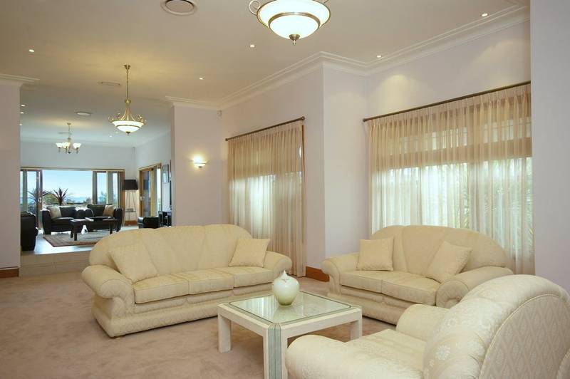 MODERN MEETS CLASSICAL ELEGANCE Picture 3