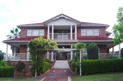 SPACIOUS AND LIGHT-FILLED Picture