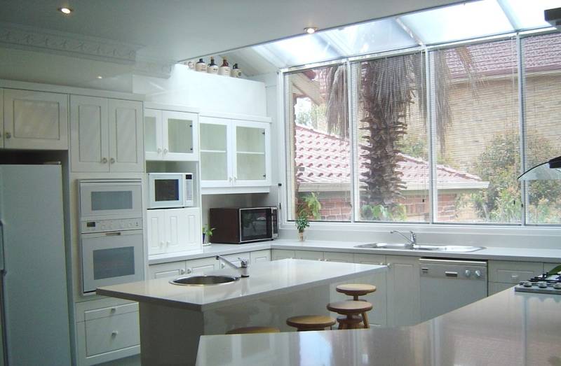 SPACIOUS AND LIGHT-FILLED Picture 2