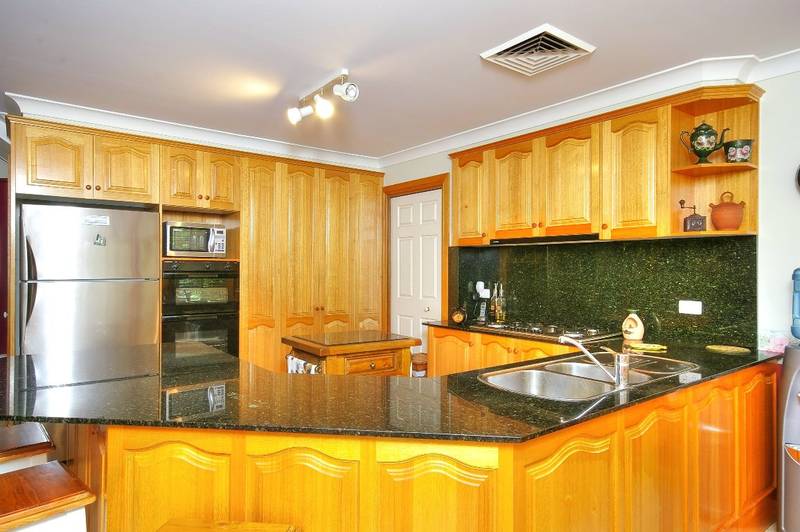 SENSATIONAL FAMILY HOME Picture 2