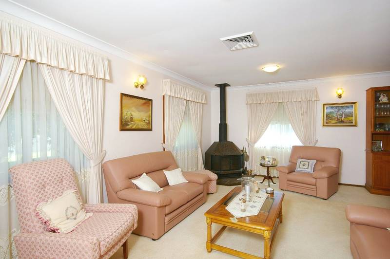 QUIET CUL-DE-SAC LOCATION Picture 2