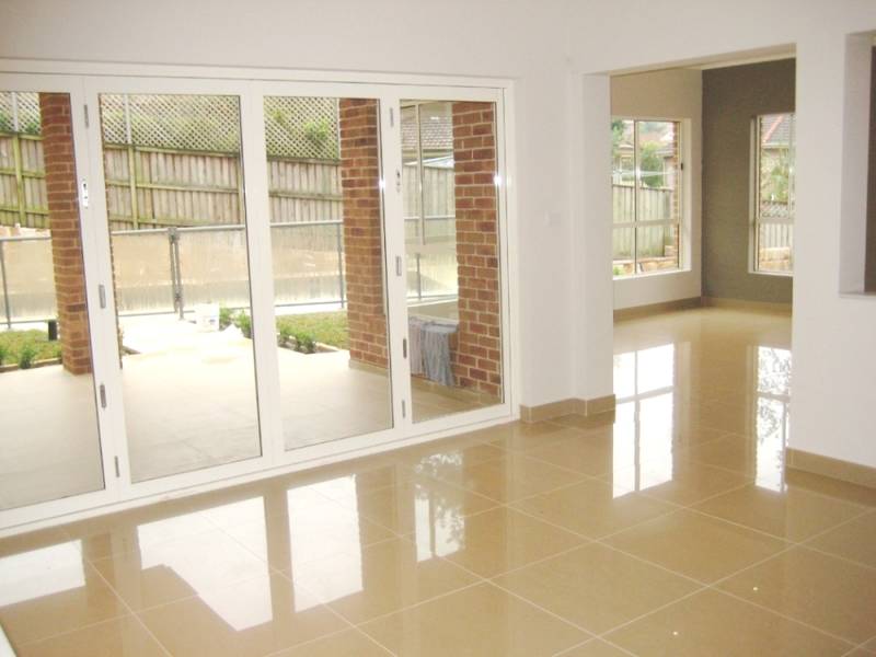 BRAND NEW EXECUTIVE HOME Picture 2