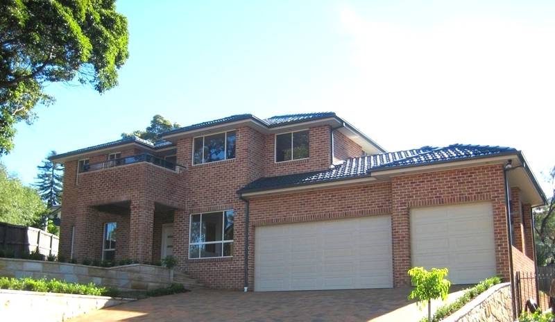 BRAND NEW EXECUTIVE HOME Picture 1