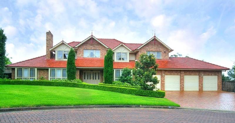 MAGNIFICENT FAMILY HOME Picture 1