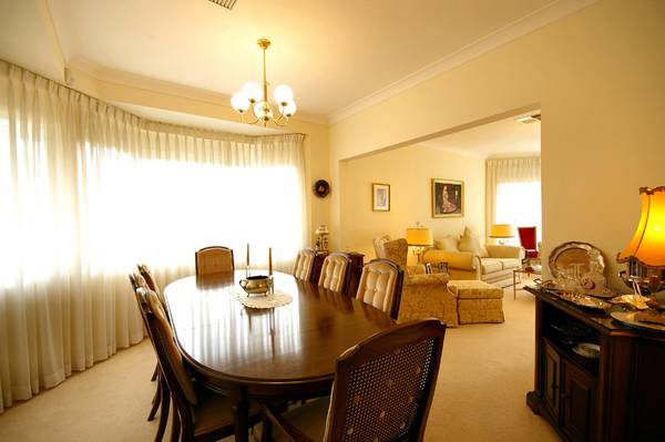 EMPTY-NESTERS DREAM! Picture 3