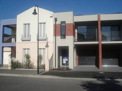 BRAND NEW EXECUTIVE STYLE TOWNHOUSE. Picture