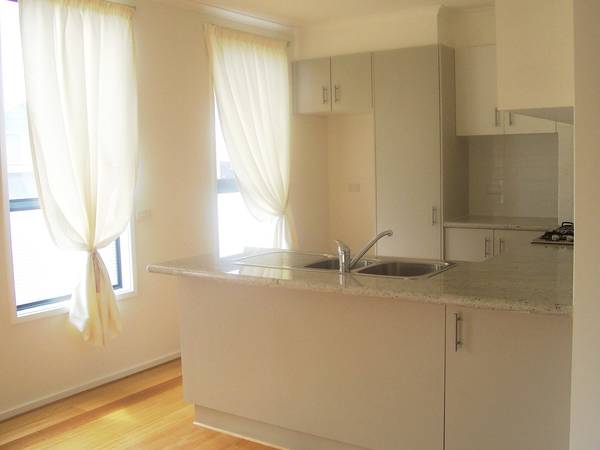 Executive style townhouse. Picture 2