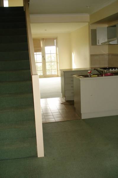 Spectacular River and Racecourse Views. Picture 3