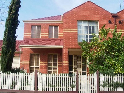IMMACULATE WELL PRESENTED DOUBLE STOREY TOWNHOUSE Picture