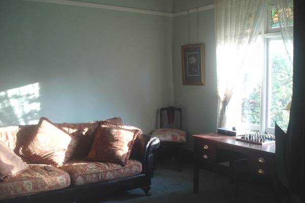 A GRAND & RENOVATED VICTORIAN HOME Picture 2