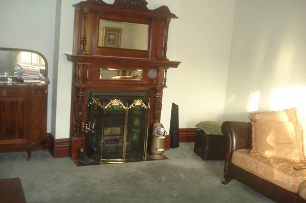 A GRAND & RENOVATED VICTORIAN HOME Picture 3