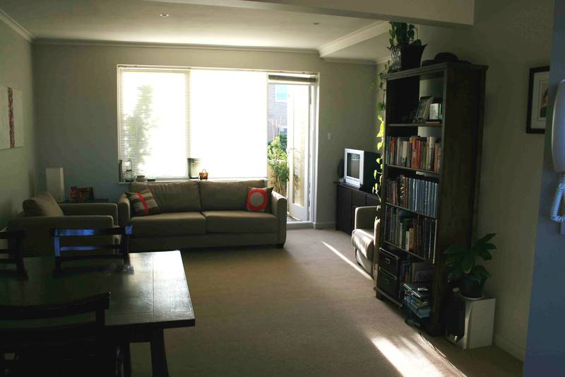 FULLY RENOVATED APARTMENT WITH SPECTACULAR CITY VIEWS Picture 3