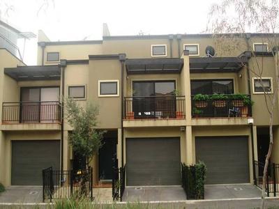 EXECUTIVE STYLE TRI-LEVEL HOME Picture