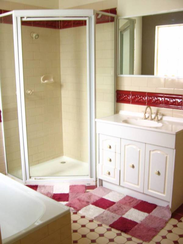 IMMACULATELY PRESENTED SPACIOUS UNIT Picture 3