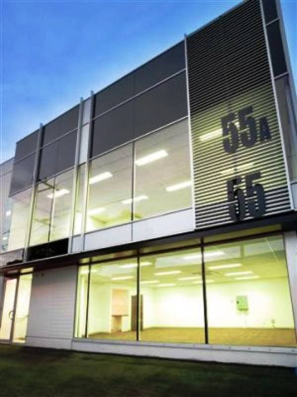 BRAND NEW OFFICE & SHOWROOM Picture 1