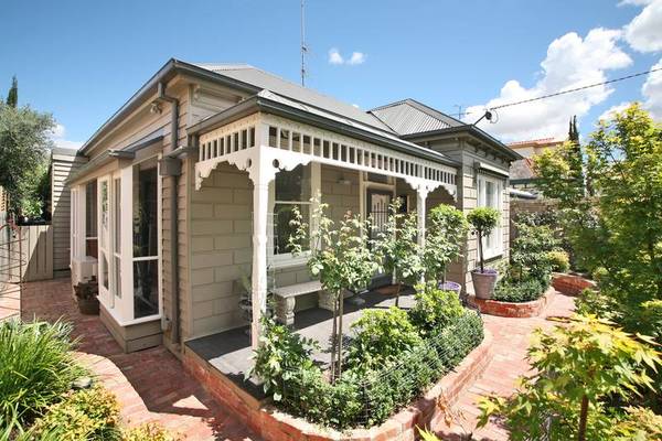 THE ENTERTAINER'S ULTIMATE FAMILY HOME Picture 1