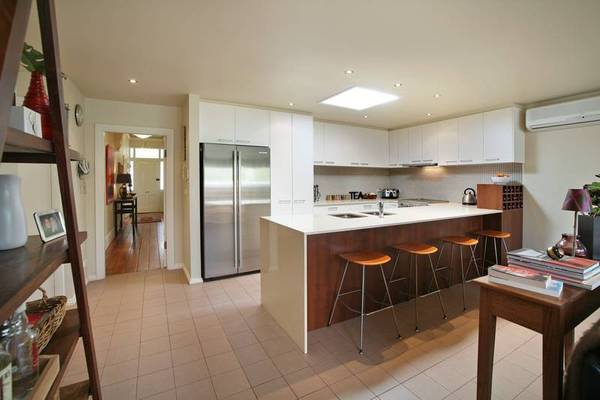 THE ENTERTAINER'S ULTIMATE FAMILY HOME Picture 3