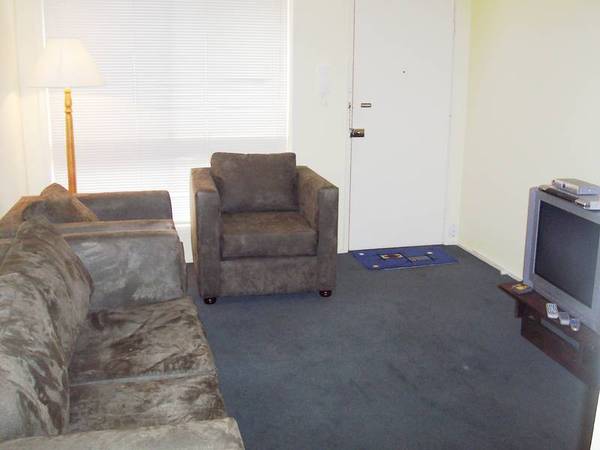 Well presented villa unit. Picture 3