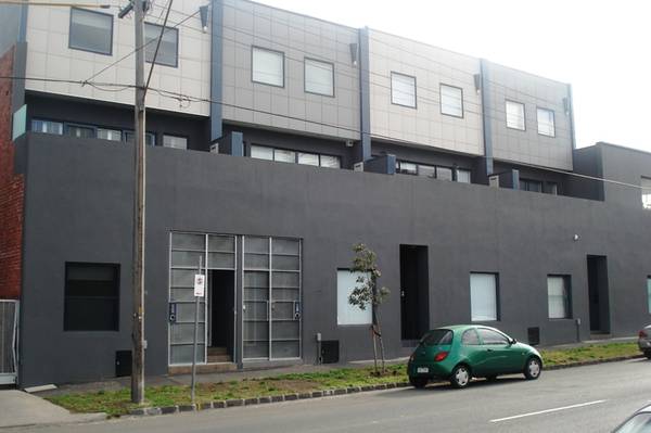 BRAND NEW TRI-LEVEL EXECUTIVE WAREHOUSE STYLE RESIDENCE Picture 1