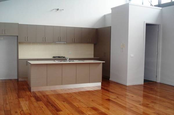 BRAND NEW EXECUTIVE
STYLE WAREHOUSE/APARTMENT Picture 2