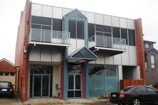 BRAND NEW EXECUTIVE
STYLE WAREHOUSE/APARTMENT Picture 1