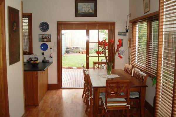 ABSOLUTELY STUNNING Picture 2