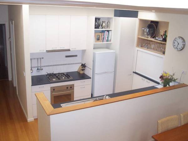 SPECTACULAR DOUBLE STOREY VICTORIAN SINGLE FRONTED HOME. Picture 3