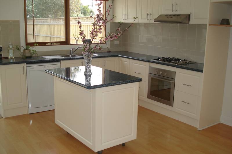 DELIGHTFULLY RENOVATED DOUBLE FRONTED WEATHERBOARD HOME Picture 2