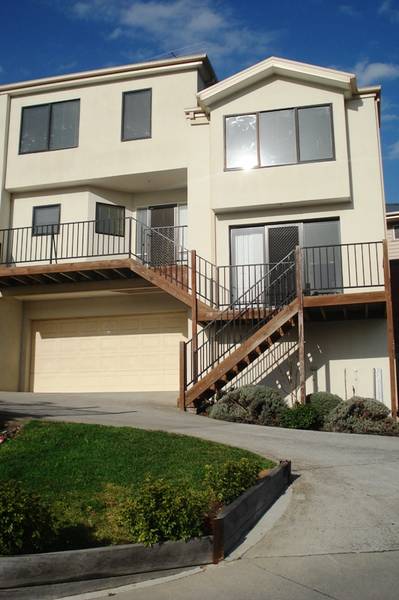 WELL PRESENTED THREE BEDROOM TOWNHOUSE Picture