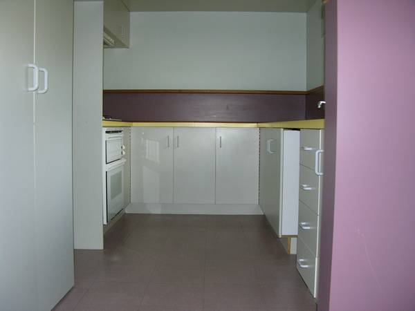 IMMACULATE DOUBLE STOREY TOWN RESIDENCE. Picture 3