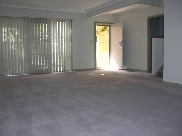 IMMACULATE DOUBLE STOREY TOWN RESIDENCE. Picture 2