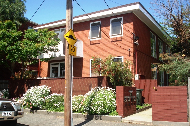 REFURBISHED 1st FLOOR APARTMENT Picture 2