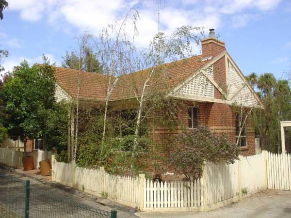 REFURBISHED UNIT WITH A PLEASANT OUTLOOK Picture