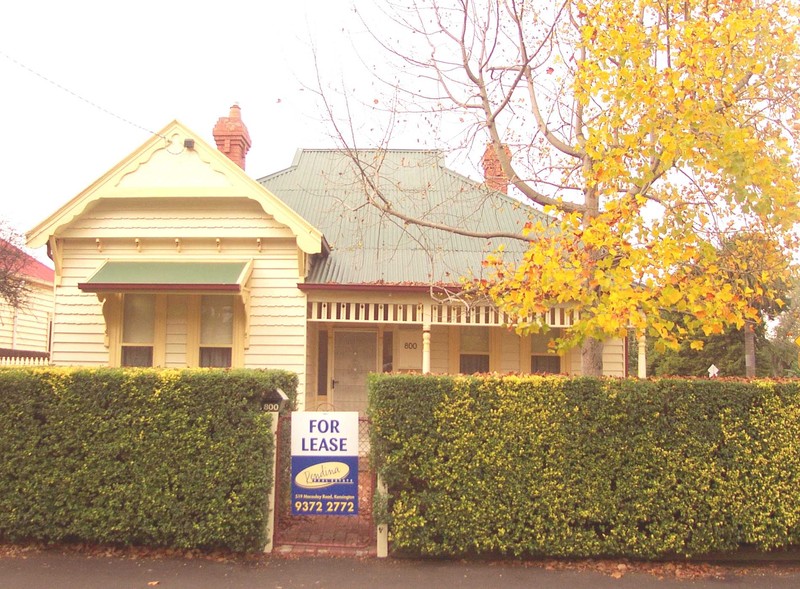 A STROLL THROUGH THE PARK Picture 1