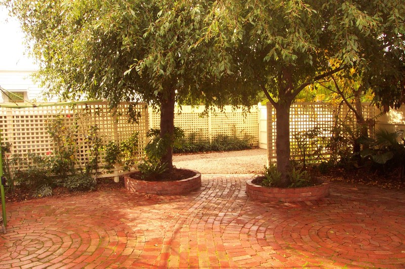 A STROLL THROUGH THE PARK Picture 3