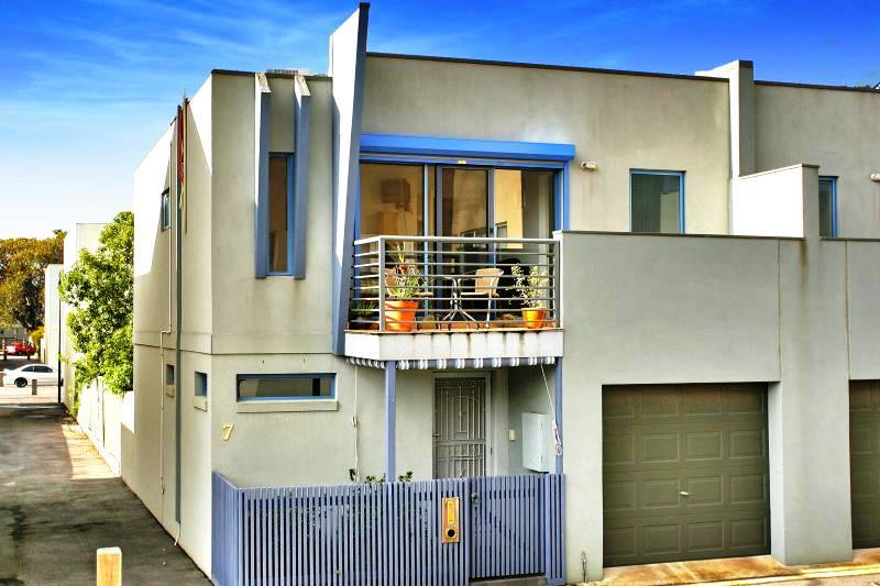 WELL PRESENTED DOUBLE STOREY TOWNHOUSE Picture 1