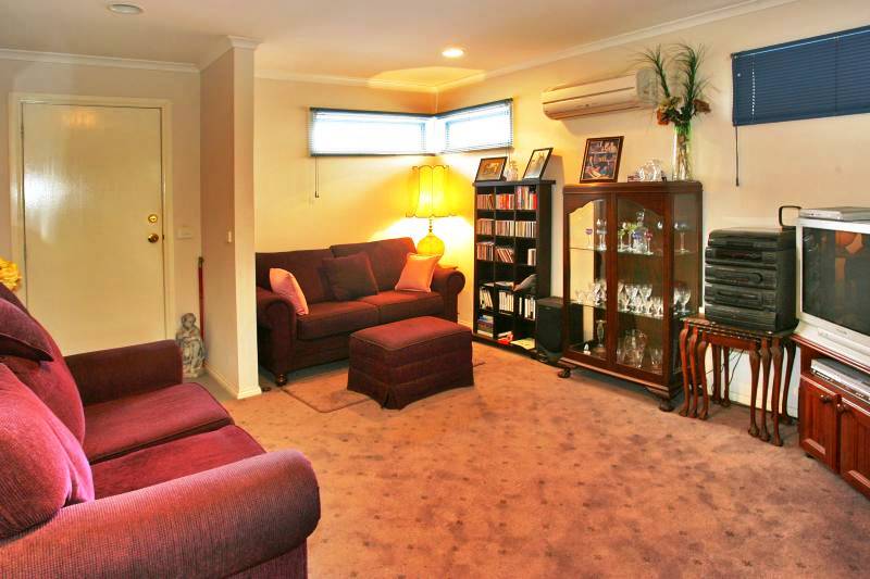 WELL PRESENTED DOUBLE STOREY TOWNHOUSE Picture 2