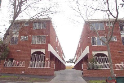 CENTRALLY LOCATED BEDSITTER/STUDIO Picture