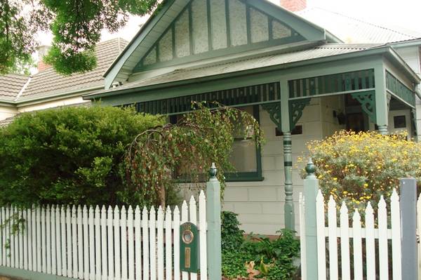 CHARM, STYLE & GREAT COFFEE CLOSE BY ! Picture 1