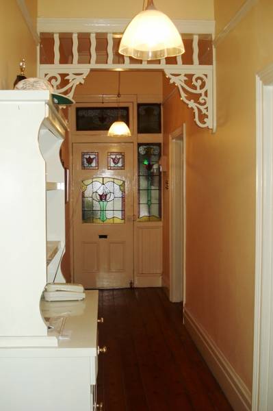 CHARM, STYLE & GREAT COFFEE CLOSE BY ! Picture 2