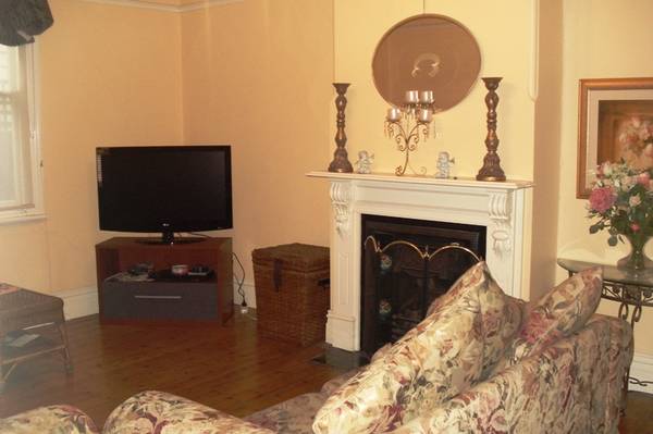 CHARM, STYLE & GREAT COFFEE CLOSE BY ! Picture 3