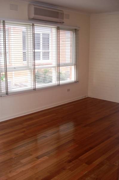 EXCELLENT CONDITION & POSITION AND REFURBISHED THROUGHOUT Picture