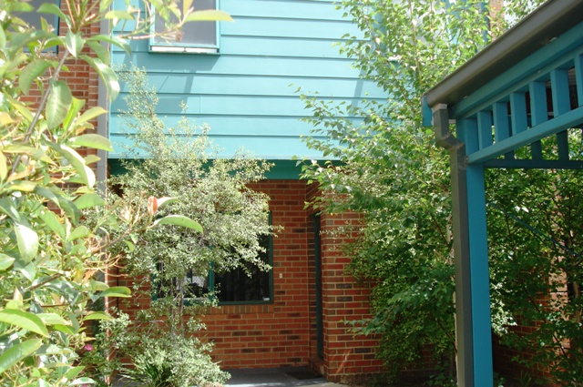 NEAT & COMFORTABLE Picture 1