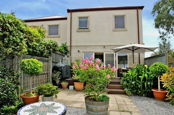 Irresistible Elegance in Private Oasis Picture 3