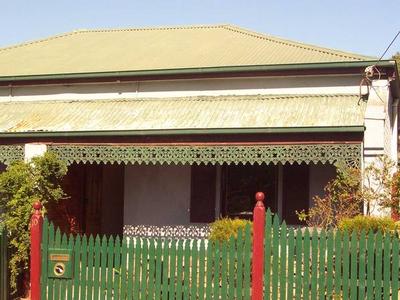 SET IN A PRIVATE CUL-DE-SAC. Picture SET IN A PRIVATE CUL-DE-SAC. Picture